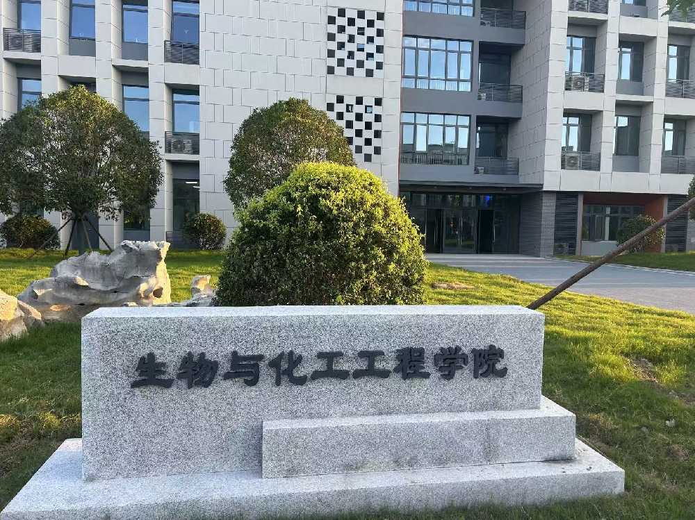 合水县扬州职业大学体育场高杆灯项目
